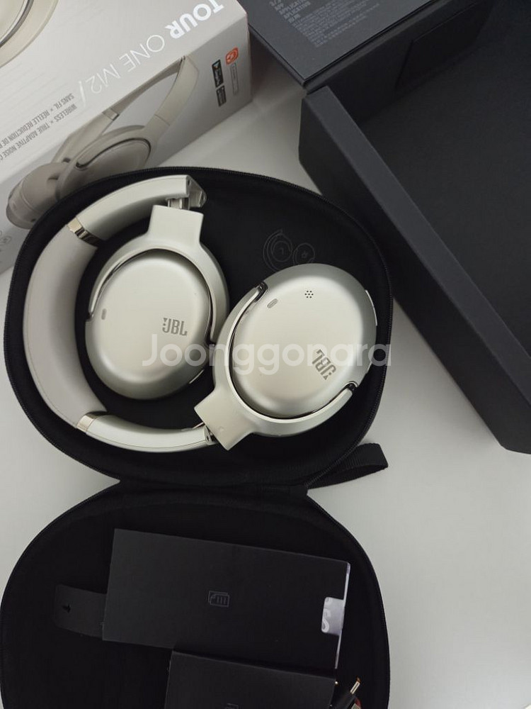 JBL Tour one m2 헤드폰--1