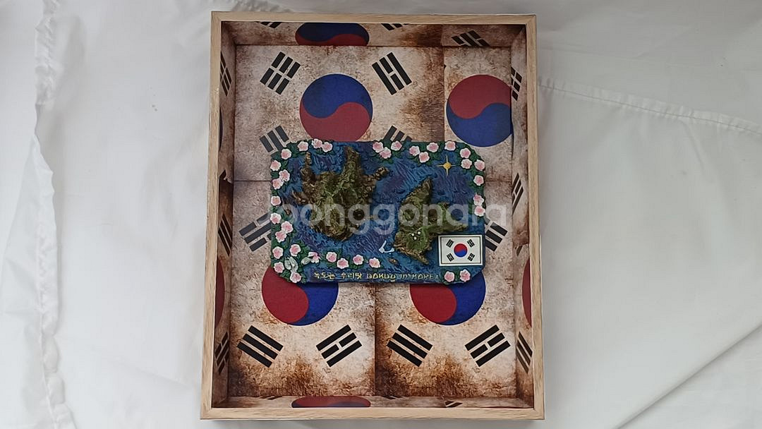 독도 모형이 포함된 태극기 디자인 박스 액자--3