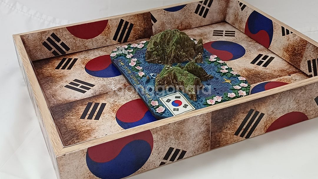 독도 모형이 포함된 태극기 디자인 박스 액자--5
