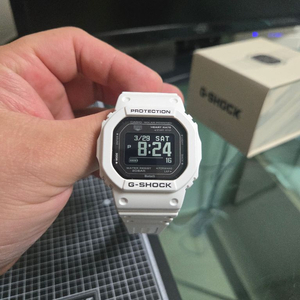 dw-h5600 지샥 시계 입니다