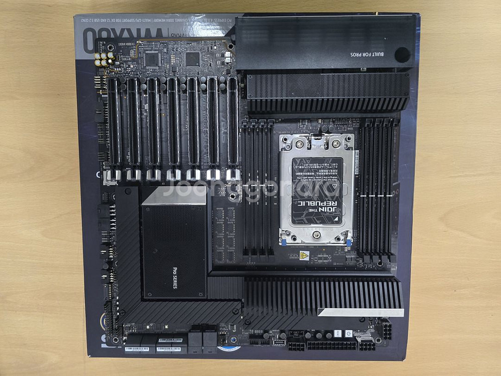ASUS WRX80E-SAGE SE WIFI ii--3