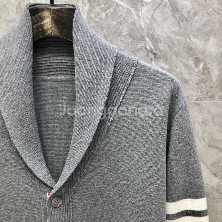 톰브라운 밀라노 스티치 메리노 울 사선 숄 칼라 가디건--5