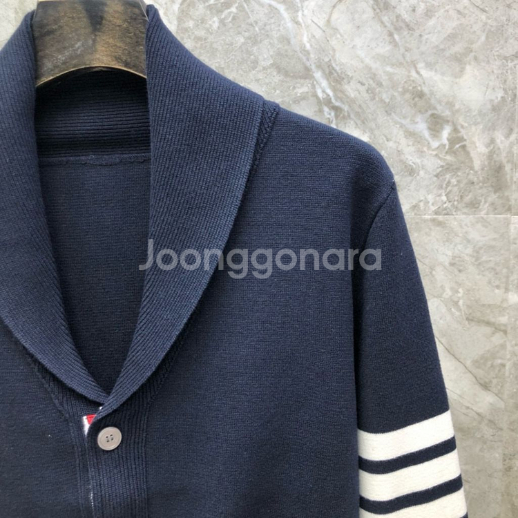 톰브라운 밀라노 스티치 메리노 울 사선 숄 칼라 가디건--7