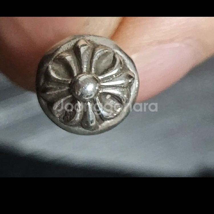 새상품 크롬하츠 CH크로스볼 스터드 귀걸이 팝니다.--1