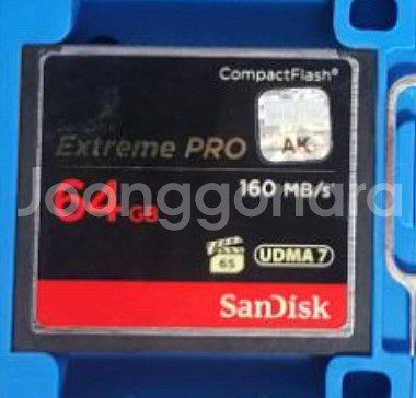 CF카드 64G (SanDisk)+ 4G(추가 서비스)--0