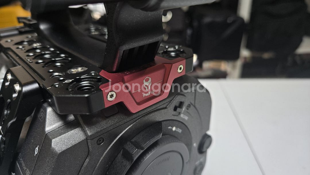 SONY FX9 TILTA CAGE 포함 판매합니다--5