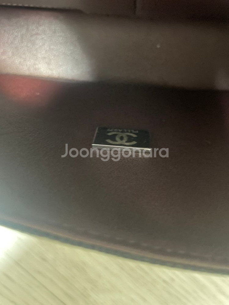 샤넬 클래식 캐비어 미듐 은장 (내장칩)--1