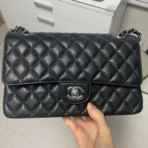 샤넬 클래식 캐비어 미듐 은장 (내장칩)