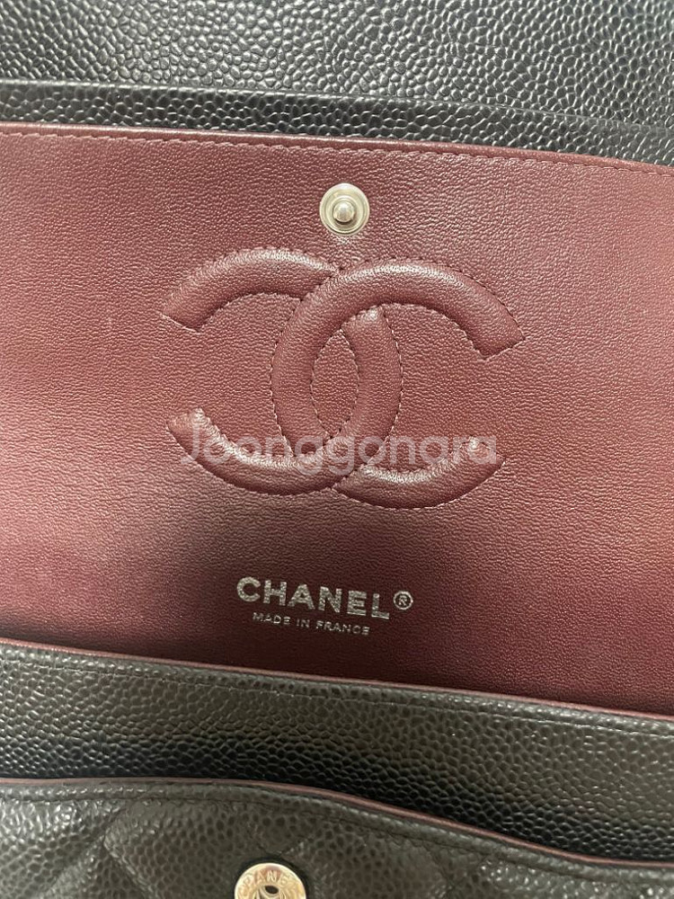 샤넬 클래식 캐비어 미듐 은장 (내장칩)--2