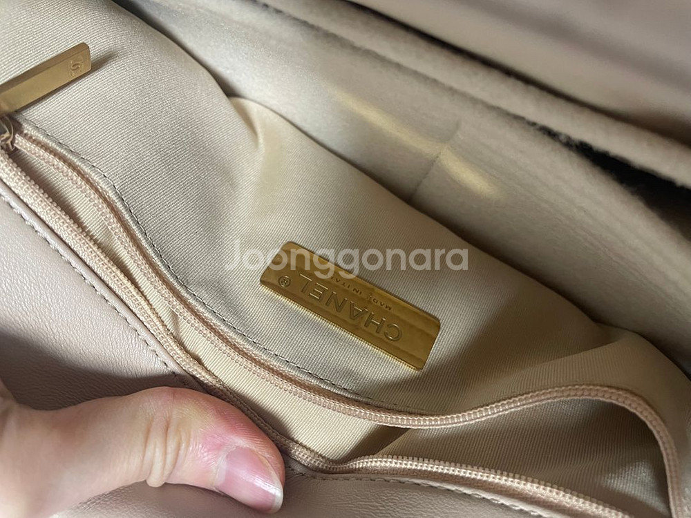 샤넬 19백 베이지 라지--1