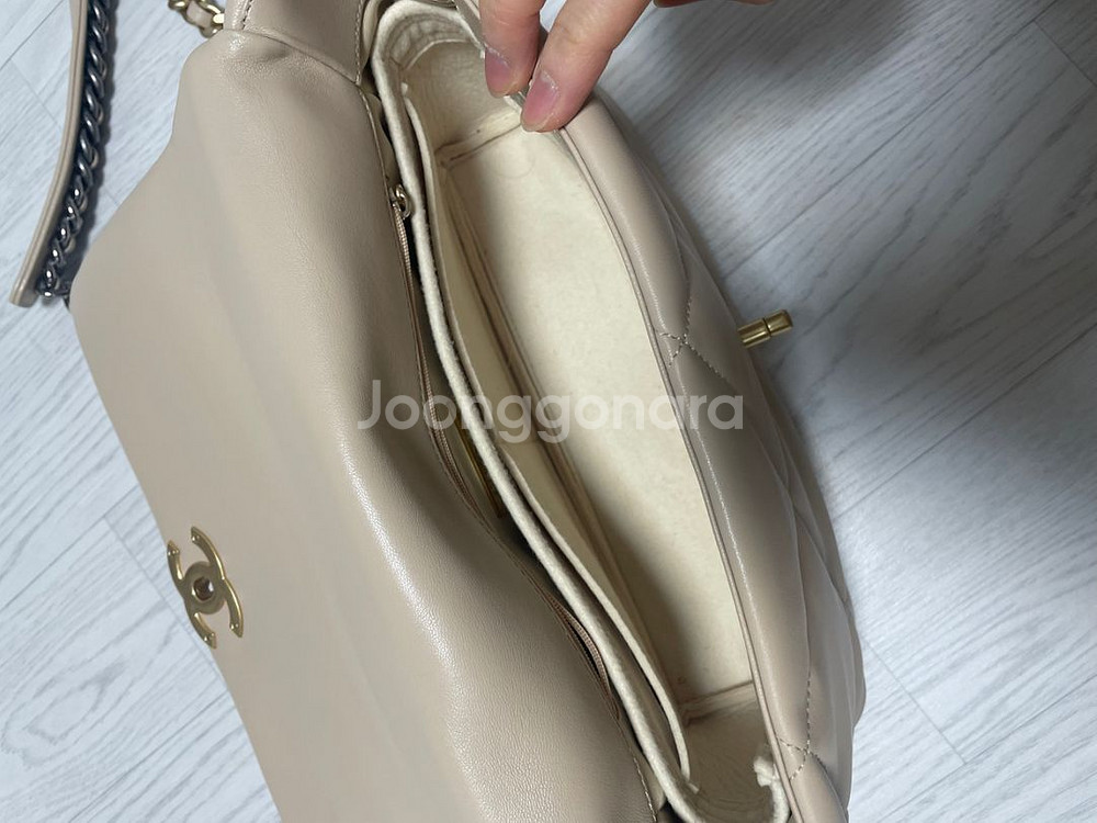 샤넬 19백 베이지 라지--2