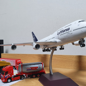 Lufthansa B747-400 D-ABVM1:200