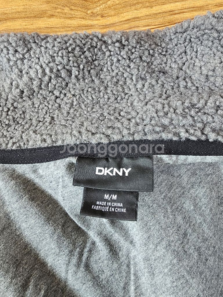 DKNY 뽀글이 자켓 판매(M 사이즈)--2