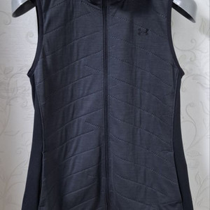 언더아머 여성 콜드기어 경량 베스트 M