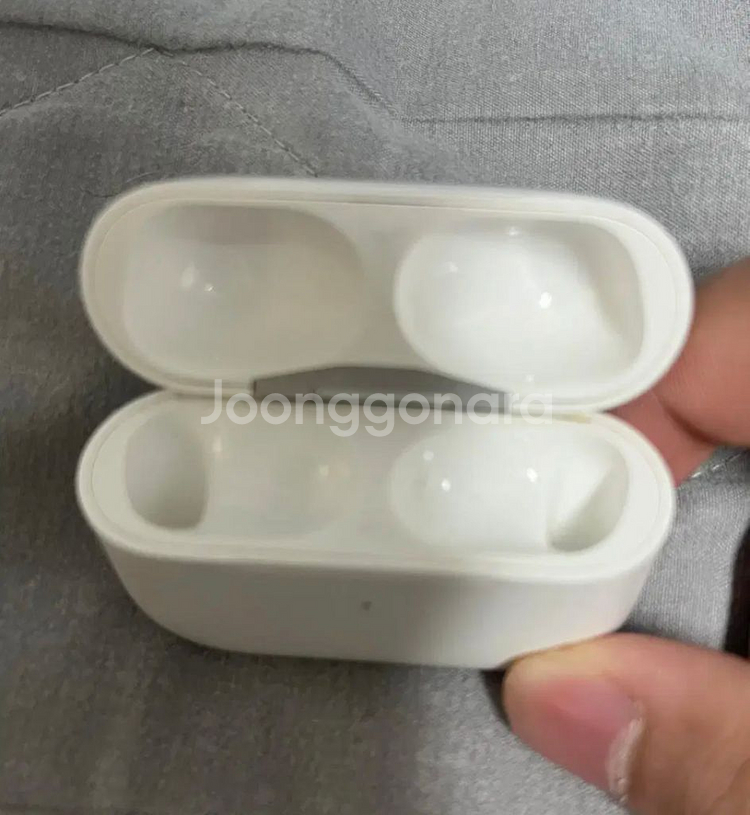 에어팟프로2 본체 판매합니다.(라이트닝)--1