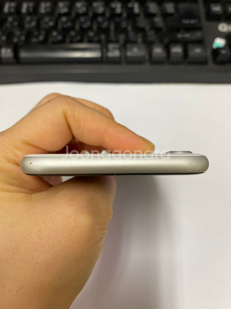 아이폰SE2 화이트 외관깔끔 128G 배터리100%--3