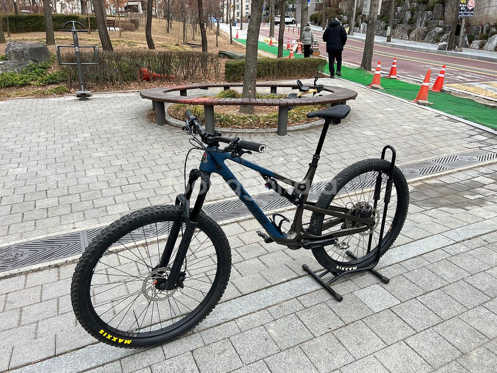 24년형 록키마운틴 인스팅트 C30 L사이즈 판매합니다--1
