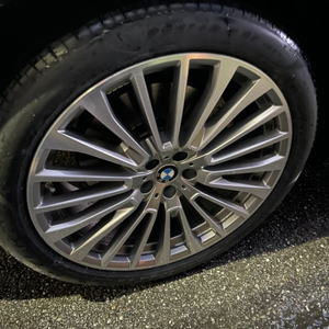 BMW X7 (DPE) 운전석 앞 쪽 휠 타이어