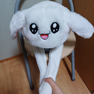 움직이는 토끼 귀 모자