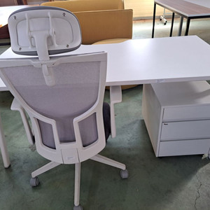 퍼시스인에이블책상.퍼시스 이동서랍.시디즈t20의자 판매