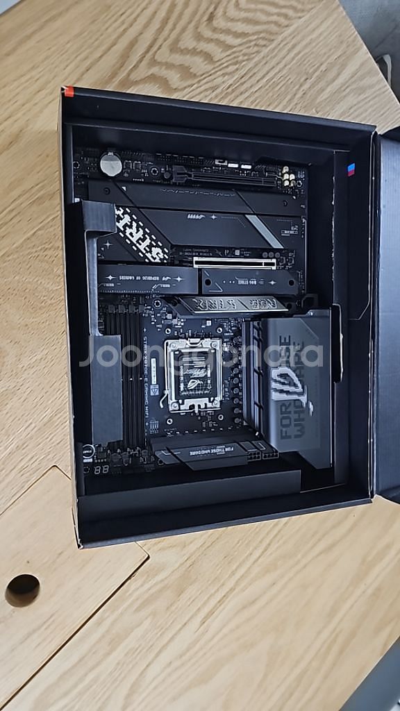 ASUS ROG STRIX X870E-E GAMING--1
