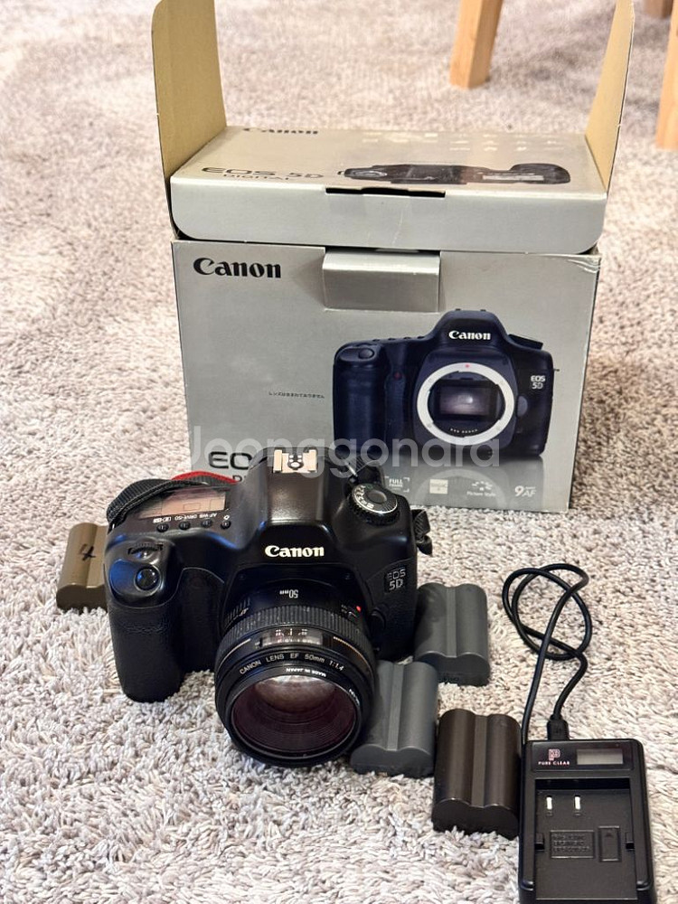 상태 좋은 캐논 EOS 5D 바디 팝니다--5