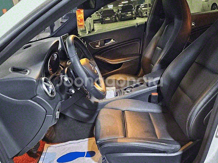 @17년 CLA클래스 CLA 250 4MATIC 8만--4