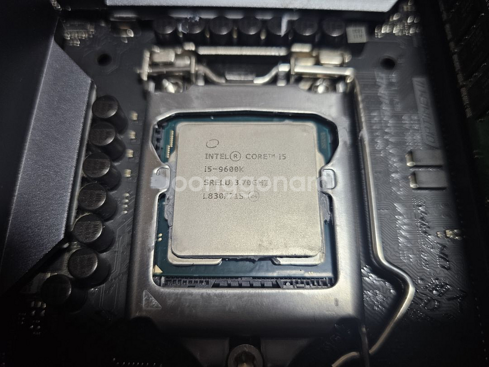Strix z390i + 9600K + 16g*2--0