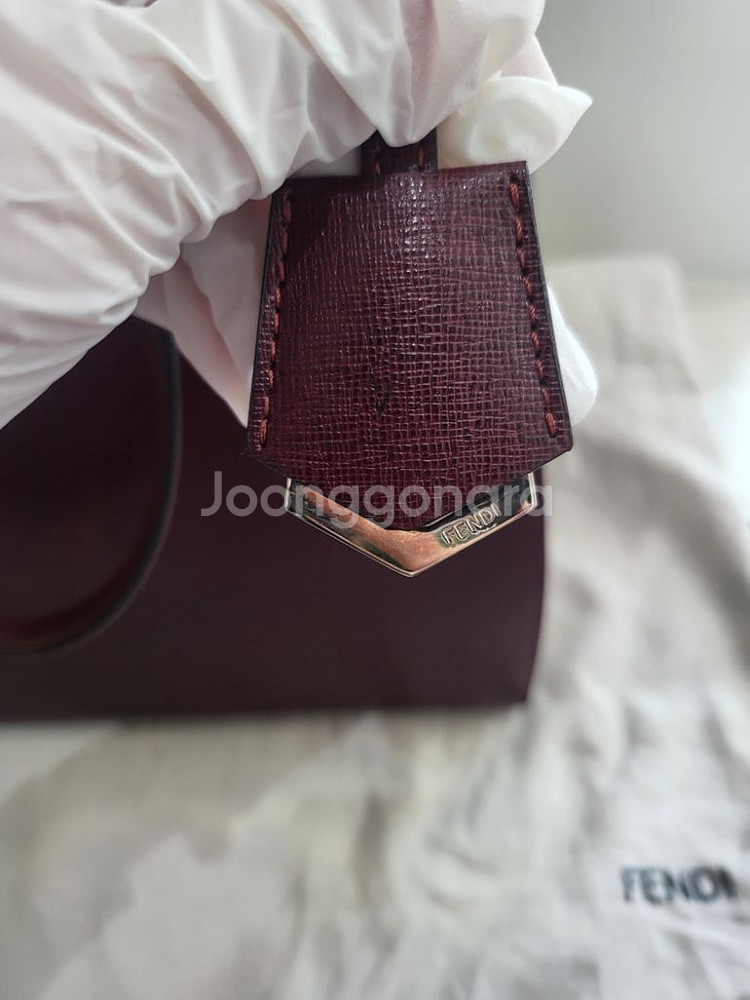 정품 펜디 버건디 레더 뜨와쥬르 미디움 토트백--7