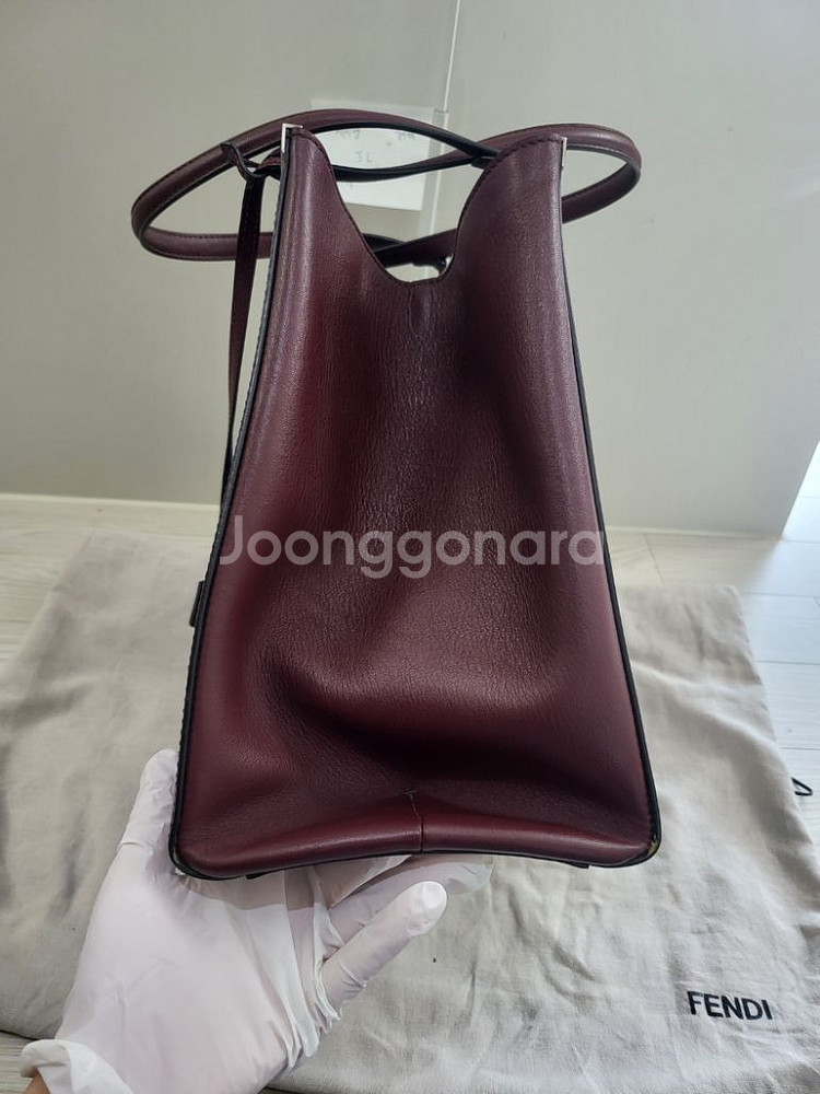 정품 펜디 버건디 레더 뜨와쥬르 미디움 토트백--3