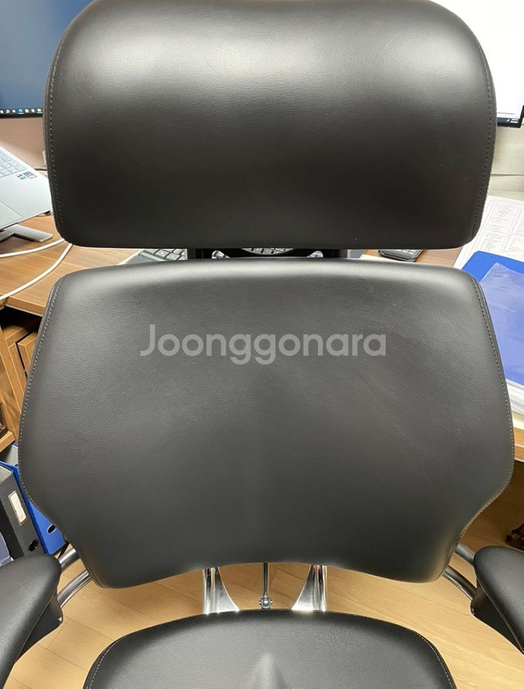 휴먼스케일 프리덤 레더 블랙색상 체어--2