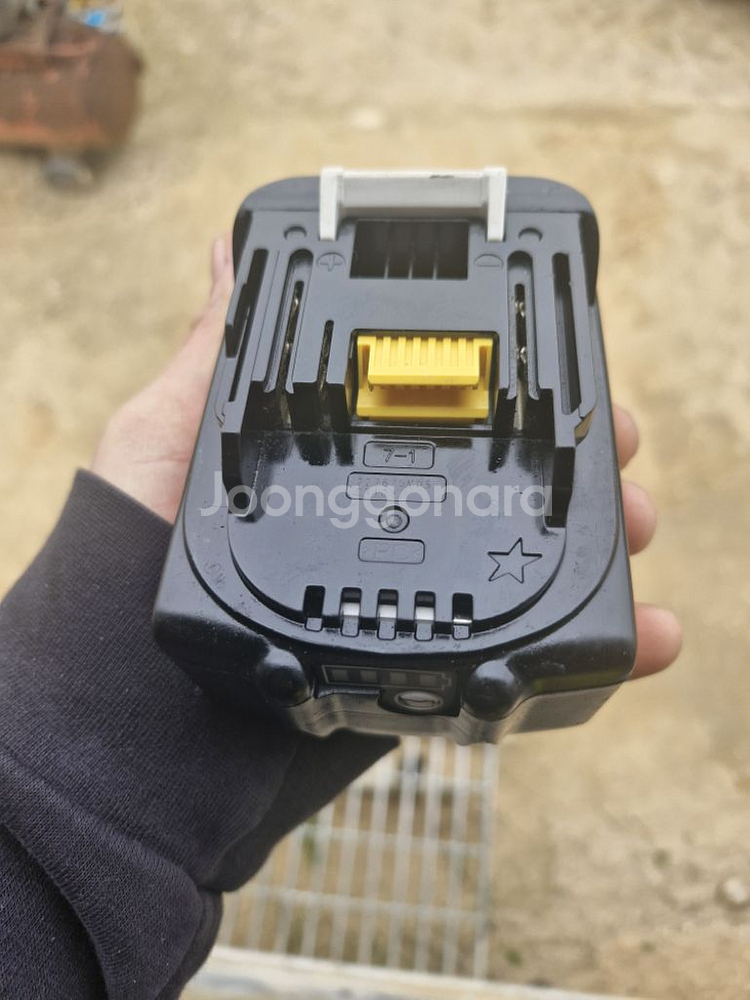 마끼다배터리18V 5.0AH 두번?쓴 3번?쓴.최고의배--3