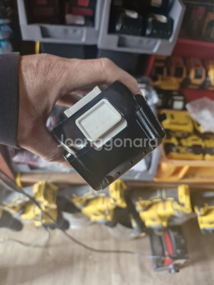 마끼다배터리18V 5.0AH 두번?쓴 3번?쓴.최고의배--6