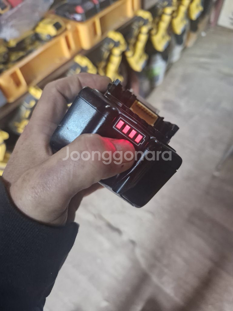 마끼다배터리18V 5.0AH 두번?쓴 3번?쓴.최고의배--5