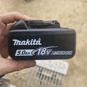 마끼다배터리18V 5.0AH 두번?쓴 3번?쓴.최고의배