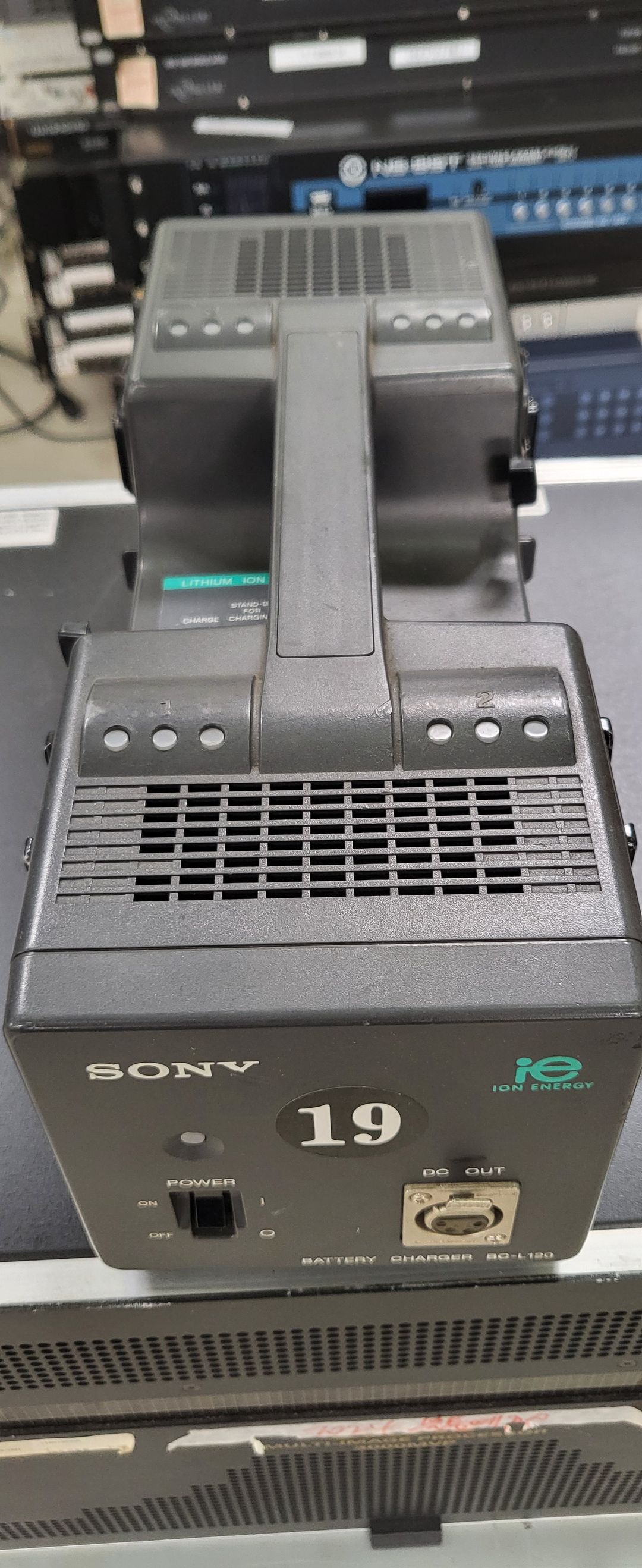 SONY BC-L120 V-mount 4구 충전기 | 중고나라 - 안심되는 중고거래