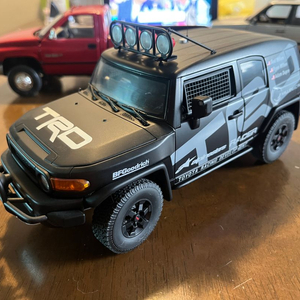 오토아트 1:18 FJ크루저 TRD 무광블랙