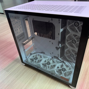 LIAN LI O11 Dynamic EVO + Fan