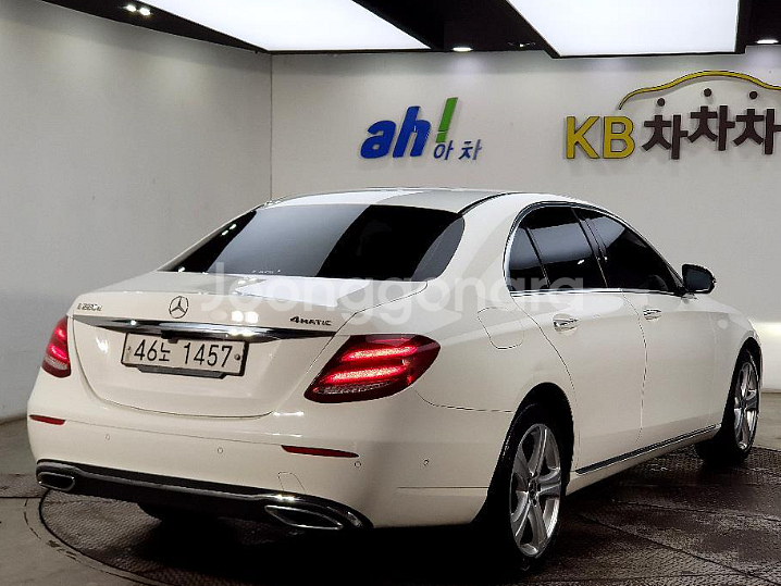 @18년 E-클래스 E220d 4MATIC 아방가르드--1