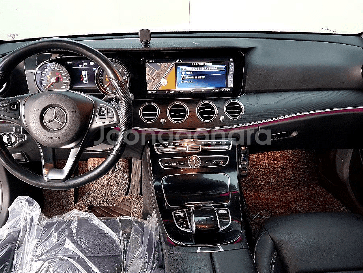 @18년 E-클래스 E220d 4MATIC 아방가르드--2