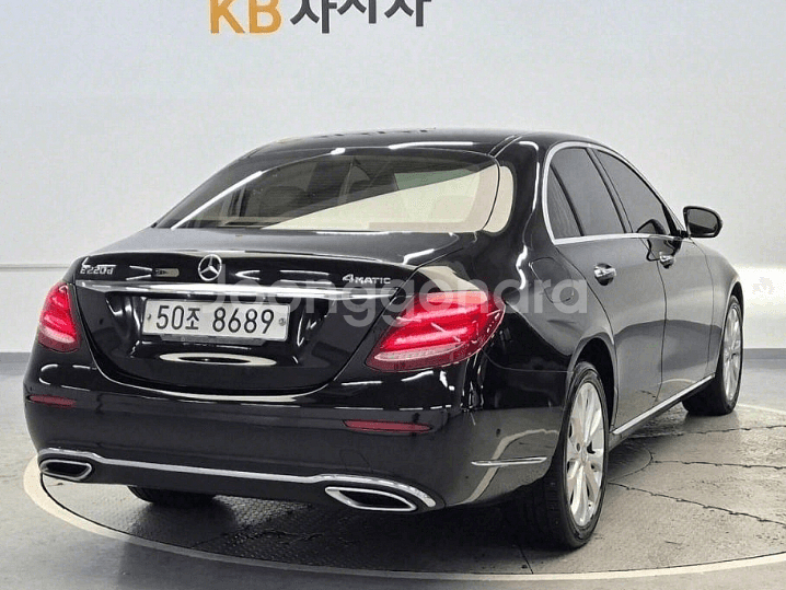 @17년 E-클래스 E220d 4MATIC 익스클루시브--1