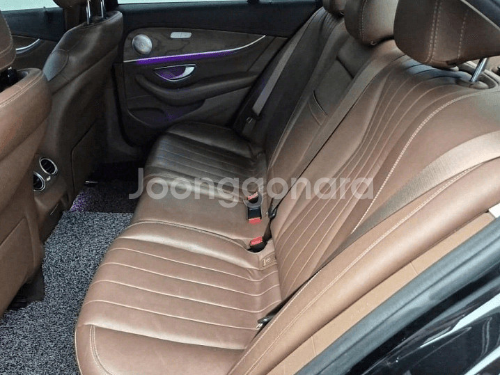 @17년 E-클래스 E220d 4MATIC 익스클루시브--4