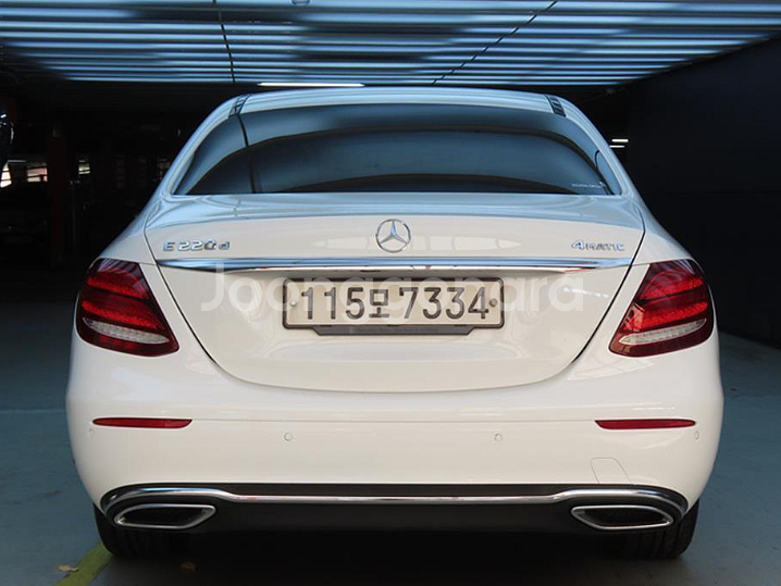 @18년 E-클래스 E220d 4MATIC 익스클루시브--1