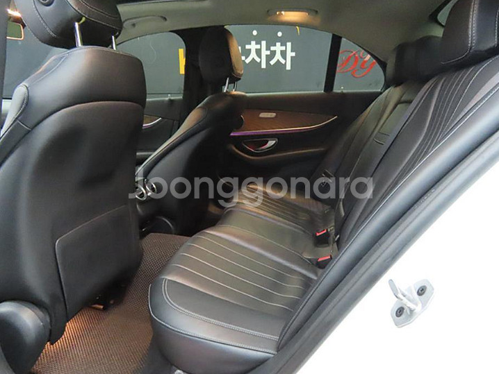 @18년 E-클래스 E220d 4MATIC 익스클루시브--4