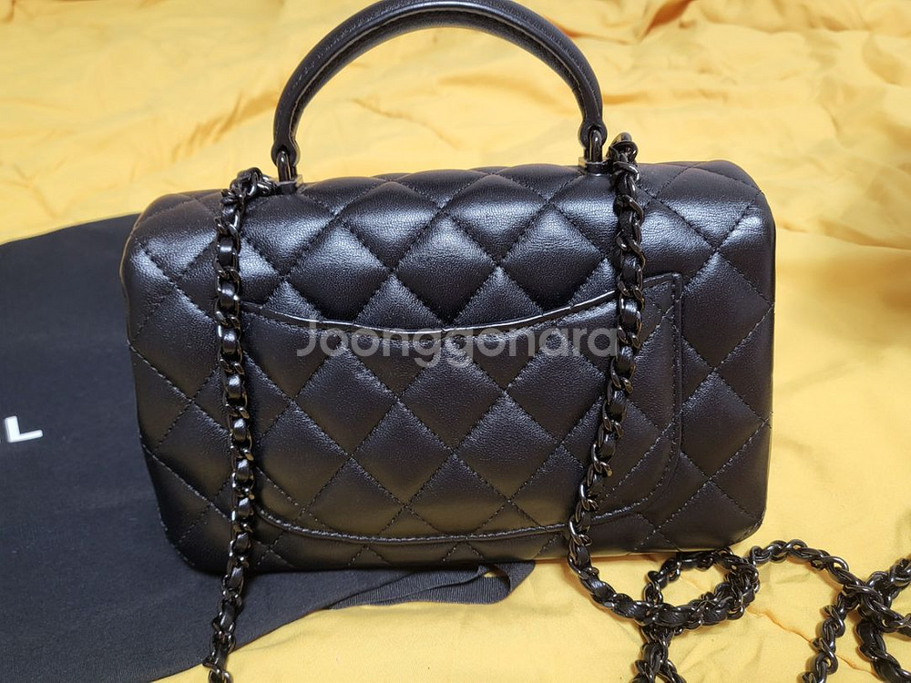 [샤넬] 탑핸들 뉴미니 블랙 램스킨--1