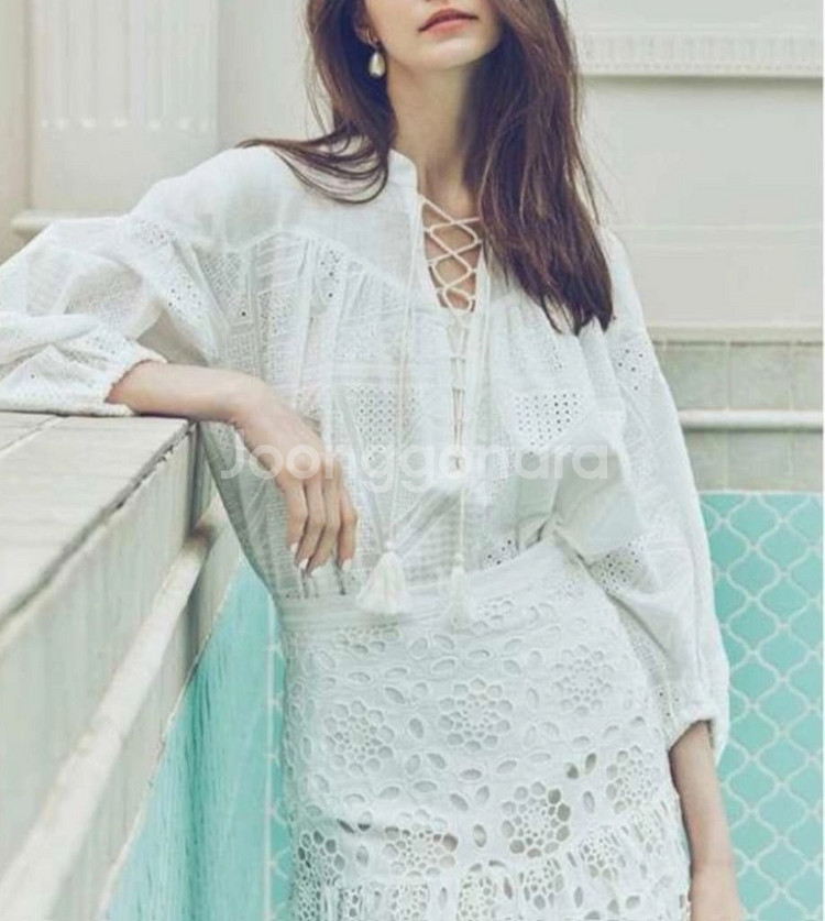 칼라거펠트 아일렛 자수 블라우스(66~77) ㅡ새상품--6