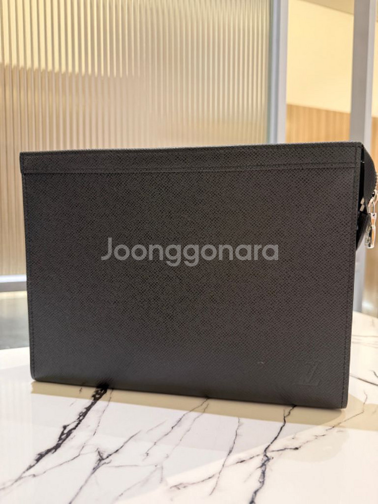 루이비통 타이가 포쉐트 보야주MM 클러치--0