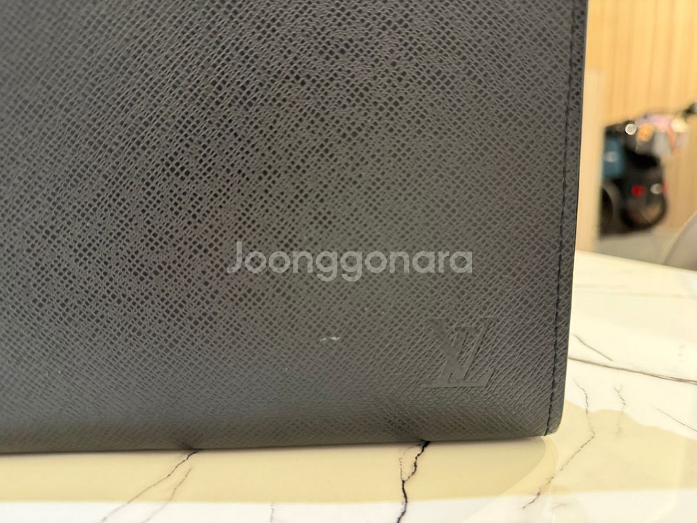 루이비통 타이가 포쉐트 보야주MM 클러치--1