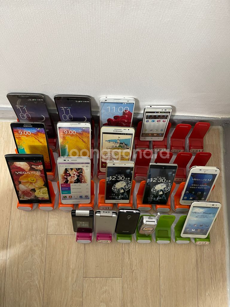 휴대폰 전시용 거치대 37개 + 목업폰 17개 일괄 처--1