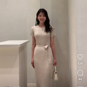 시에 에이프런 하프슬리브리스 랩 니트원피스 소이베이지